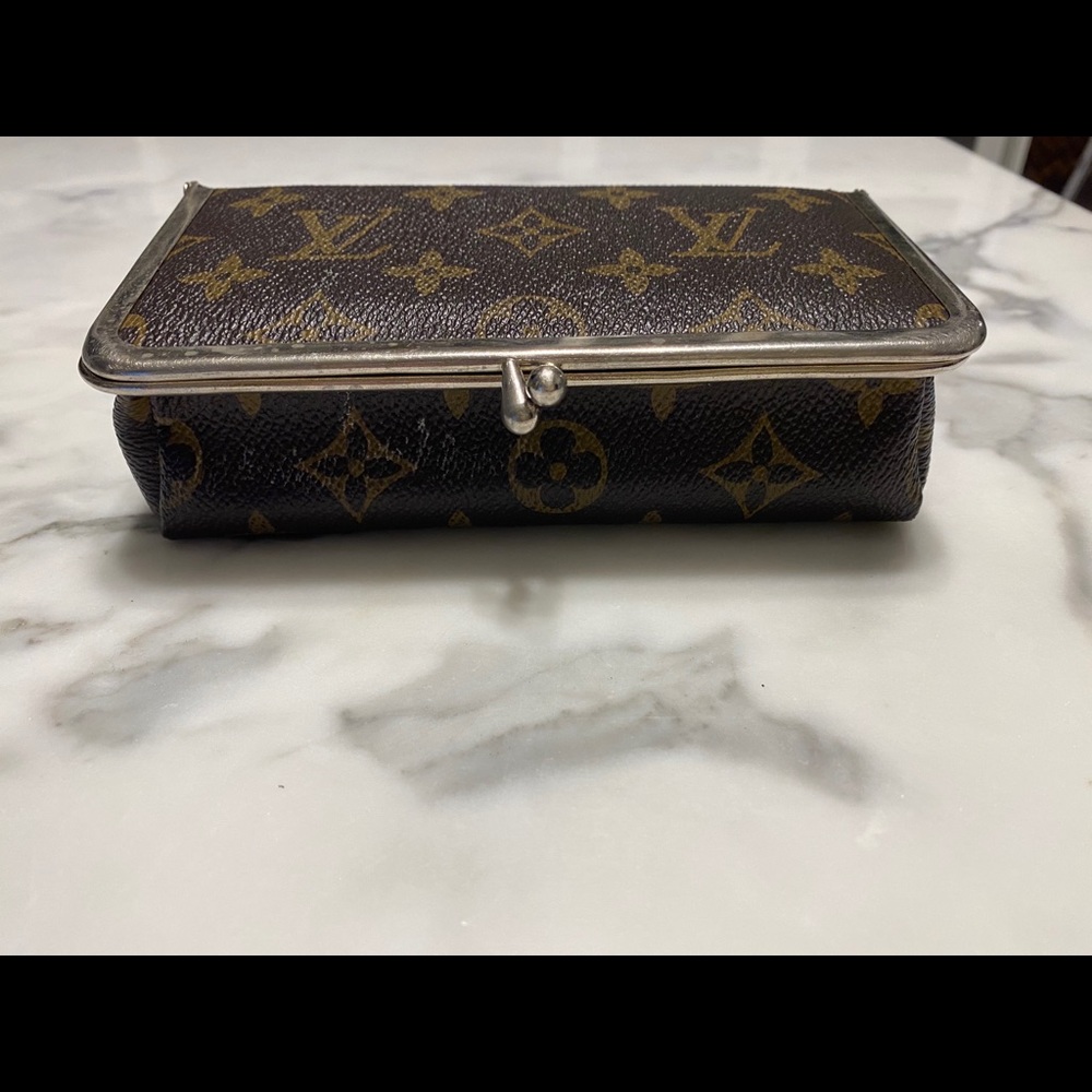 Fabulous Vintage cosmetic kiss lock case w Mirror